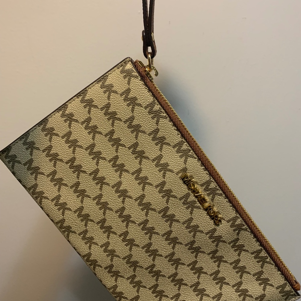 Michael Kors Wristlet